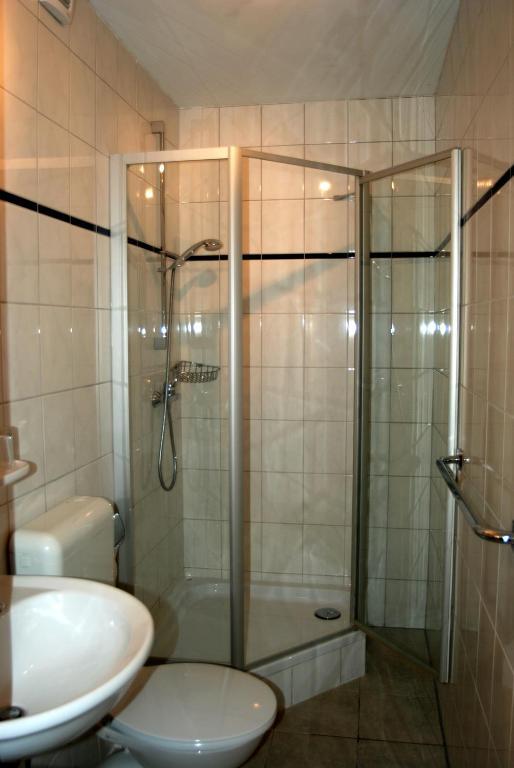 Gasthof Zur Querenburg Munden  Phòng bức ảnh